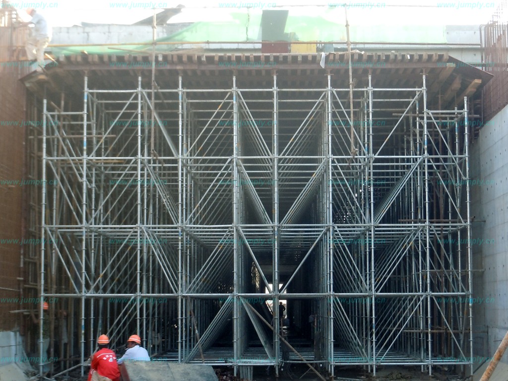 “承插型盤(pán)扣式腳手架，搭建好助手，效率有保障”